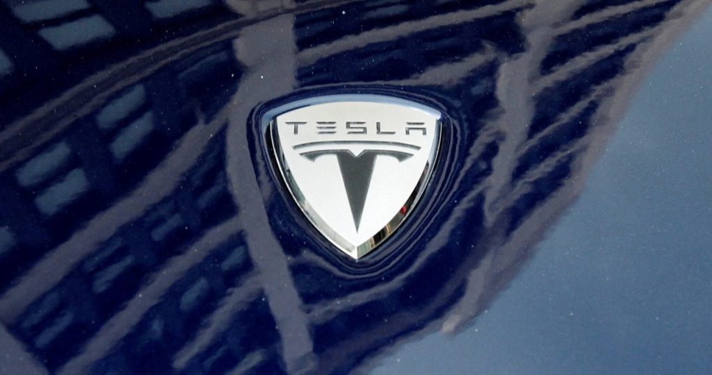 Tesla Said to Face US Criminal Probe Into Self-Driving Claims