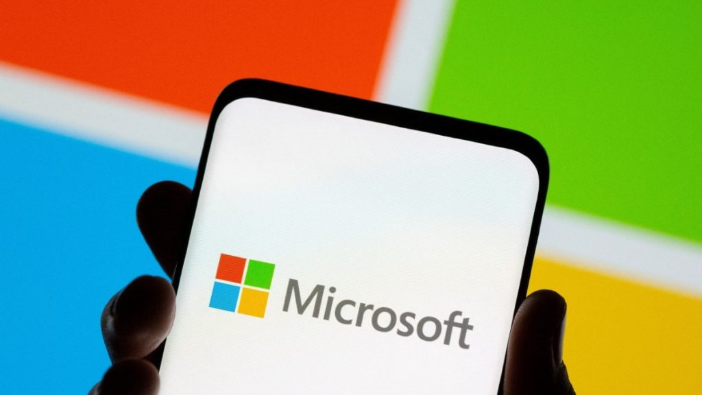 Microsoft Reports Lowest Revenue in Five Years, Forecasts Spook Investors