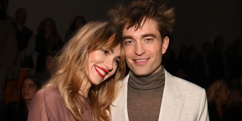 Robert Pattinson Helps Suki Waterhouse Through JFK Airport Over Holidays