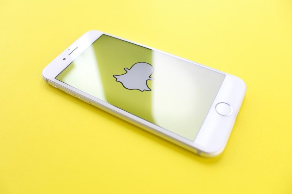 Snap Shares Crash Following Zero Revenue Growth Forecast for Q4