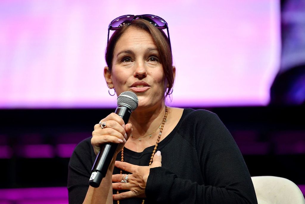 Amy Jo Johnson On Why She’s Not in ‘Power Rangers’