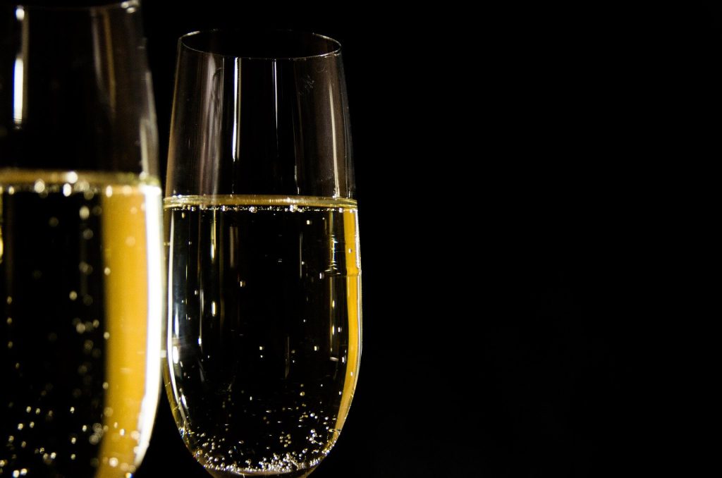 Why do champagne bubbles rise in a straight trajectory?