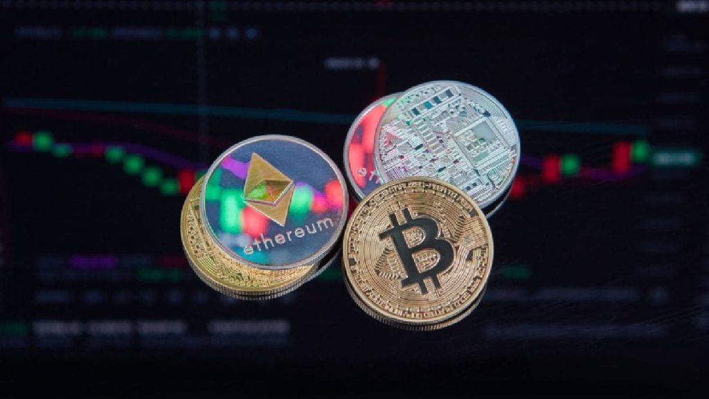 BTC, ETH Among Cryptocurrencies Seeing Gains; Stablecoins Face Minor Dips