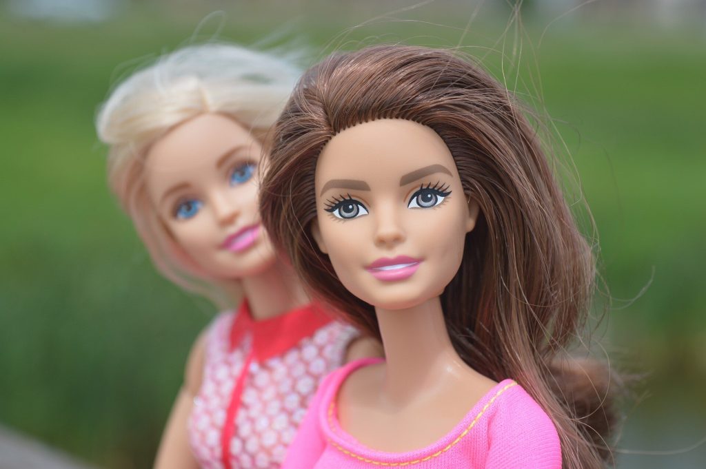 Experts alarmed as free Barbies given to UK primary schools