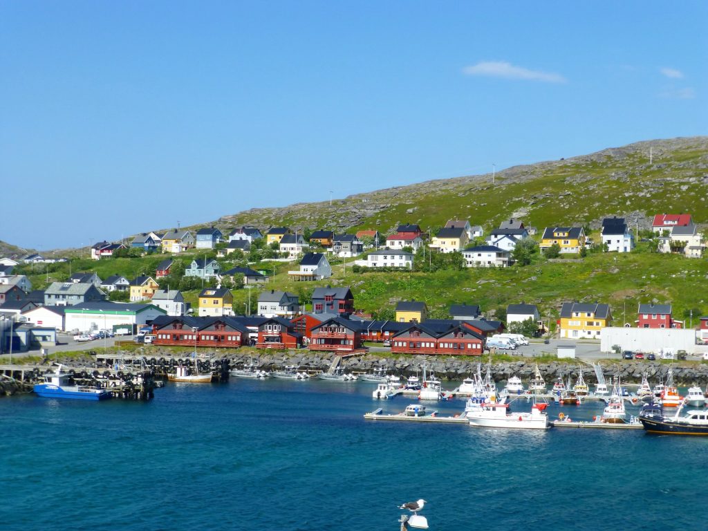 Tourists help scientists reveal microplastic pollution on remote Arctic beaches