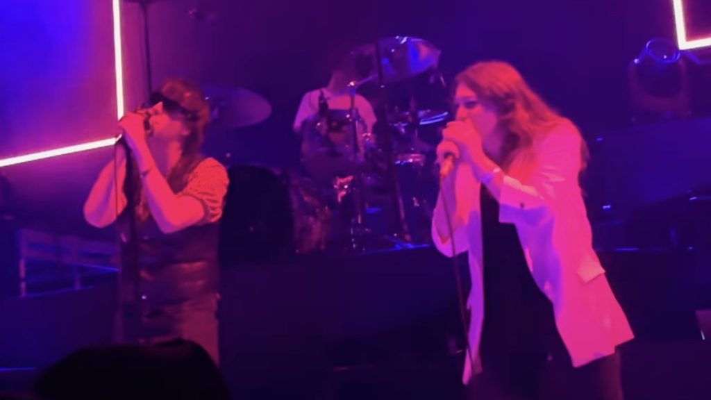 The Strokes and Regina Spektor perform 2004 rarity “Modern Girls