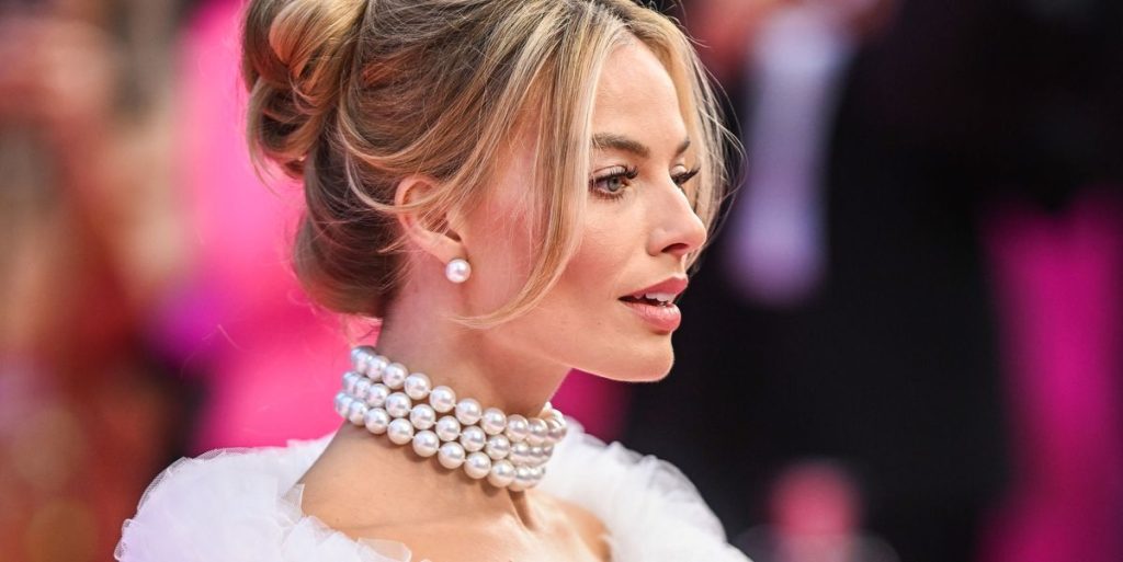 Margot Robbie Dressed Like a 1960s Evening Barbie for the