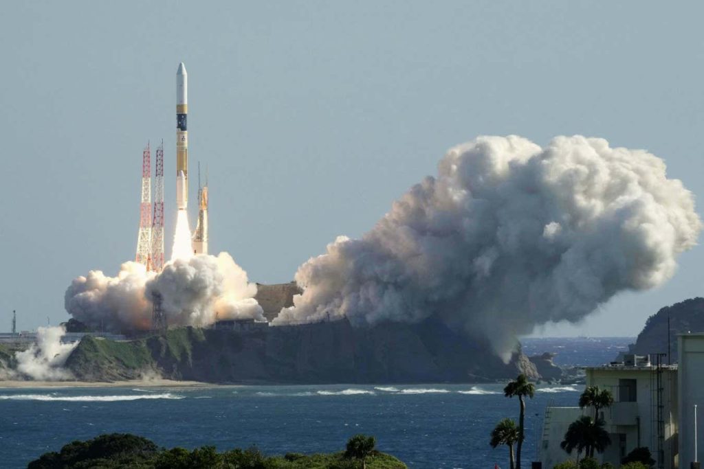 Japan launches moon lander and X-ray space telescope on same