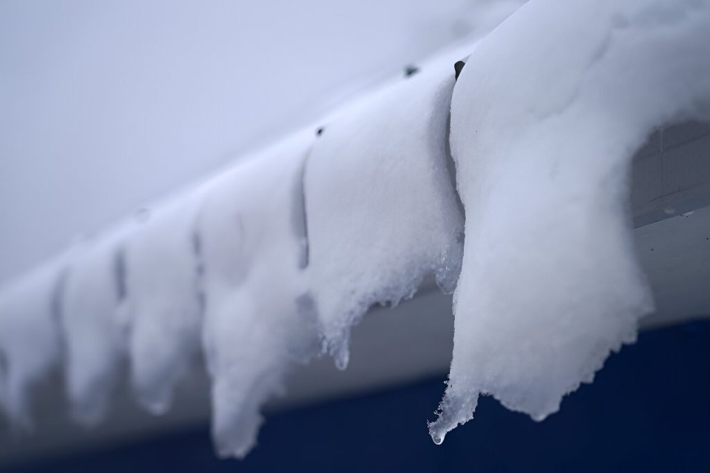 Melting ice roads cut off Indigenous communities in northern Canada