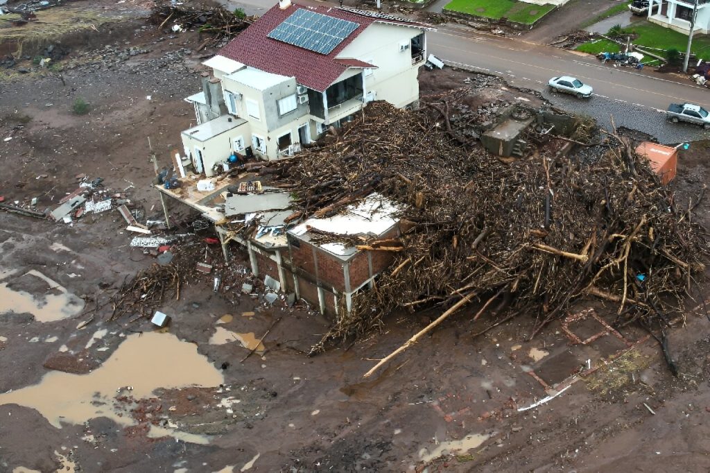 Brazil authorities warn of more floods, landslides as new rains