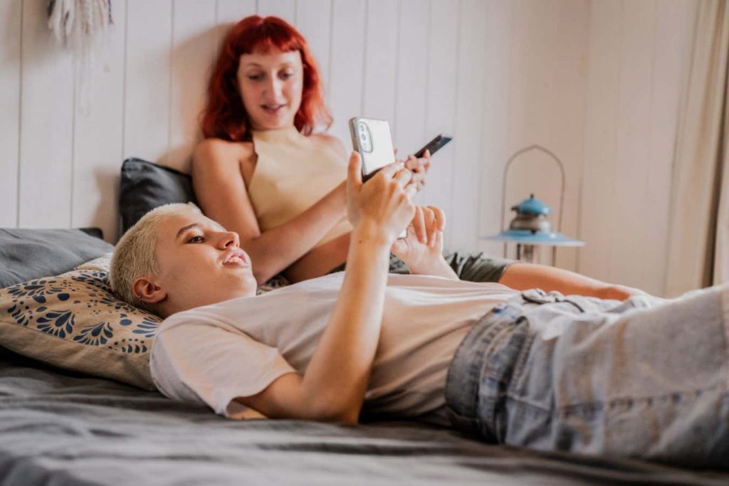 Is sharing your smartphone PIN part of a healthy relationship?