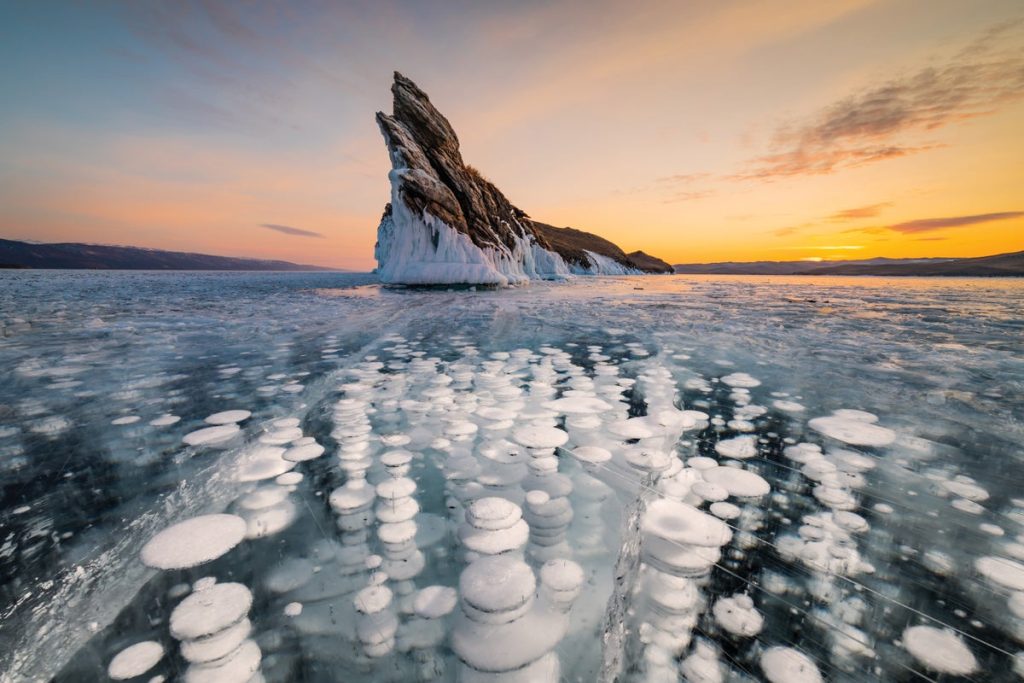 Strangely Shaped Bubbles Tell the Story of Ice’s Formation and